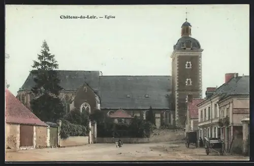 AK Château-du-Loir, Église et rue avec calèche