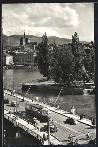 AK Genève, L`lle J. J. Rousseau et les Tours de St. Pierre, Strassenbahn