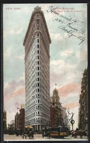AK New York, Flat Iron-Building, Broadway & 23rd Street, Strassenbahn