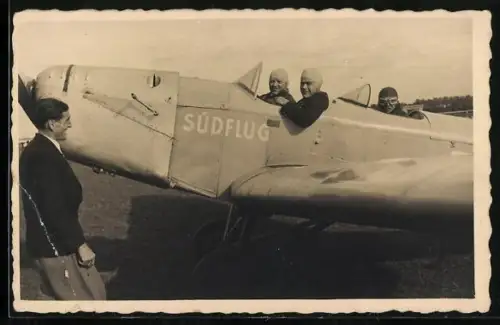 Foto-AK Klemm-25 Schulflugzeug Südflug auf einem Flugfeld