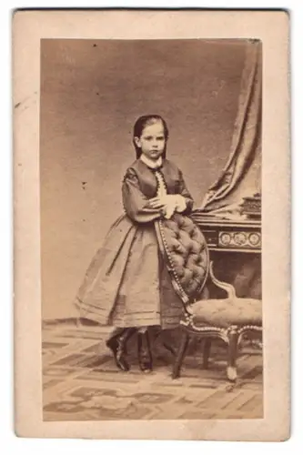 Fotografie Erzherzogin Gisela von Österreich (Tochter von Kaiserin Sissi) als junges Mädchen, Prinzessin von Bayern