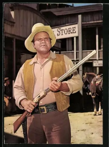 AK Hoss mit Gewehr am Store der Stadt
