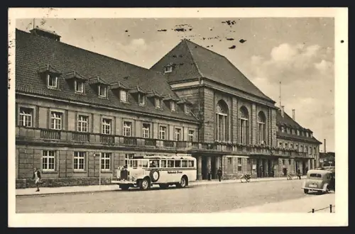 AK Weimar / Thüringen, Blick auf den Hauptbahnhof mit Städtischem Bus