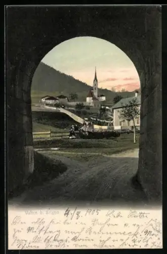 AK Vahrn, Tordurchfahrt mit Blick zur Kirche