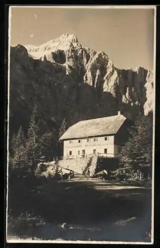 AK Aljazev dom v Vratih, Berghütte