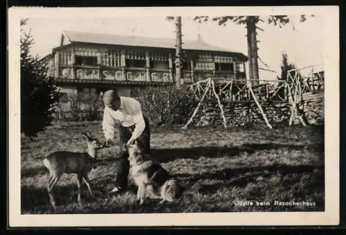 AK Rasocherhaus am Jauerling und Mann mit Hund