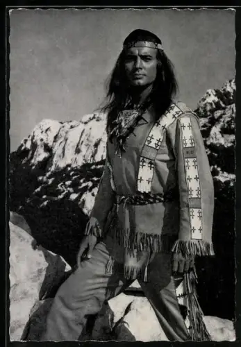 AK Schauspieler Pierre Brice in Winnetou