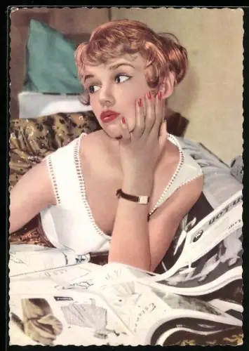 AK Schauspielerin Marion Michael mit Zeitschriften