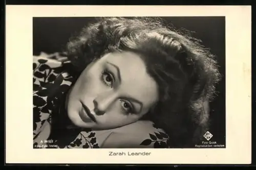 AK Schauspielerin Zarah Leander mit sehnsuchtsvollem Blick
