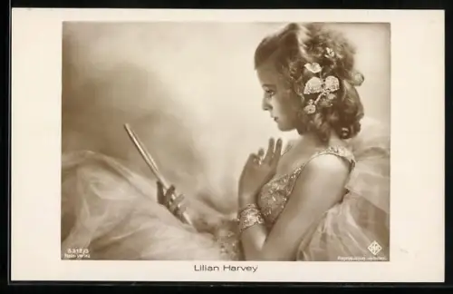 AK Schauspielerin Lilian Harvey mit Spiegel porträtiert