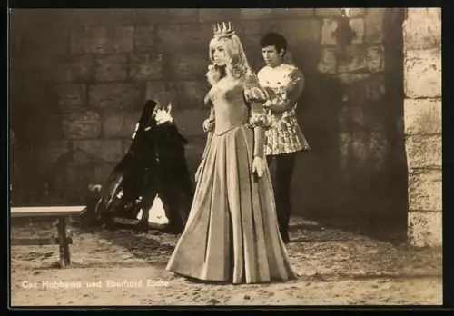 AK Schauspielerin Cox Habbema und Schauspieler Eberhard Esche in Wie heiratet man einen König