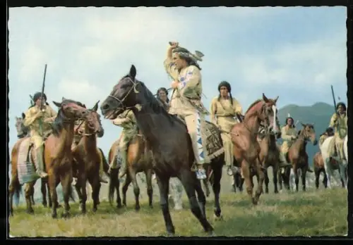 AK Schauspieler Pierre Brice als Winnetou, Winnetou lockt die Utahs in einen Canyon
