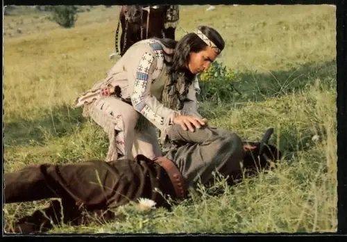AK Film Unter Geiern, Apachenhäuptling Winnetou, Schauspieler Pierre Brice