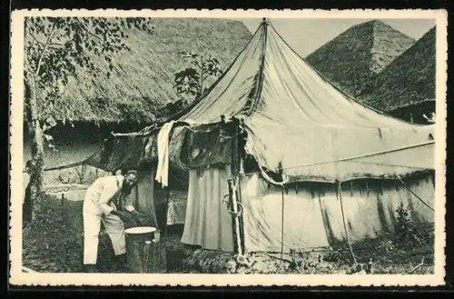 AK Indes, Nos Freres Coadjuteurs, Vaillant et souriant, le Frere de Bisanti quitte sa tente pour sa toilette matinale