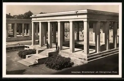 AK München, Ehrentempel am Königlichen Platz aus der Vogelschau