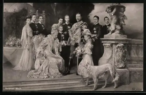 AK das preussische Kaiserhaus, Wilhelm II. mit Familie und Hund