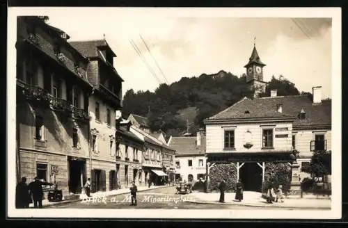 AK Bruck a. d. Mur, Monoritenplatz, Panorama mit Schlossberg