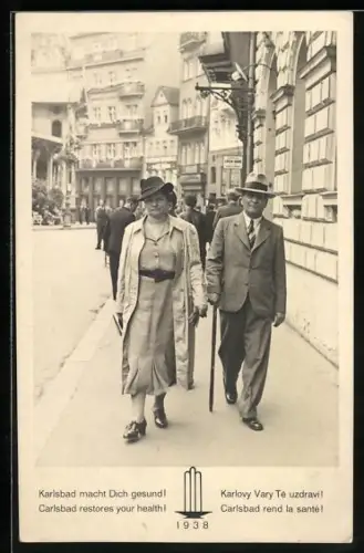AK Karlsbad, Paar auf dem Bürgersteig 1938, Karlsbad macht dich gesund