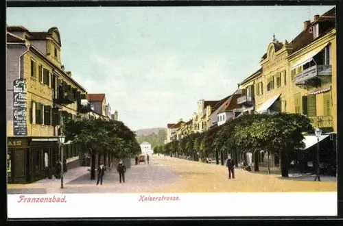 AK Franzensbad, Blick in die Kaiserstrasse mit Passanten