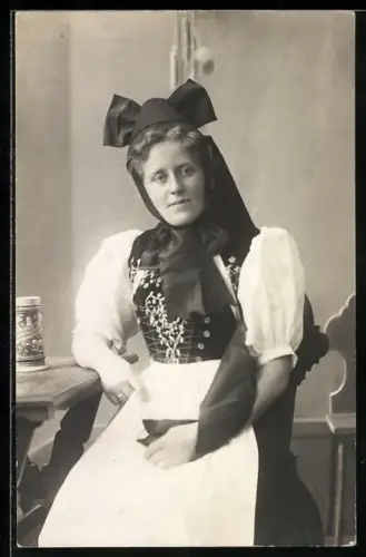Foto-AK St. Blasien, Dame in Schwarzwälder Tracht