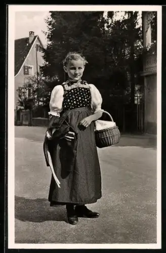 AK Schwarzwaldmädchen in Tracht