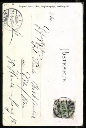 AK Gutacher Familie in Tracht auf der Strasse