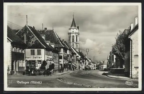 AK Balingen /Württ., Strassenzug mit Geschäft Karl Jetter und Stadtkirche