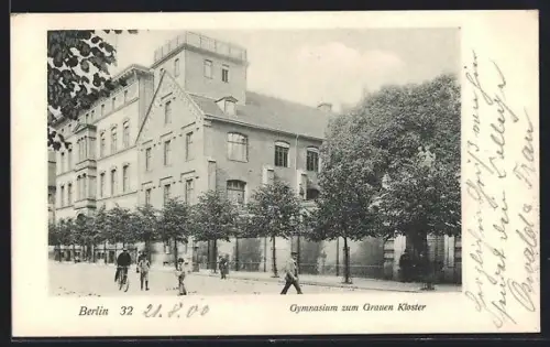 AK Berlin, Gymnasium zum Grauen Kloster, Fahrradfahrer und Passanten, Klosterstrasse