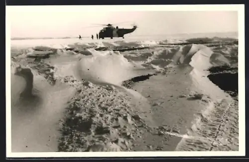 Foto-AK Wangerooge, Eistreiben mit Hubschrauber