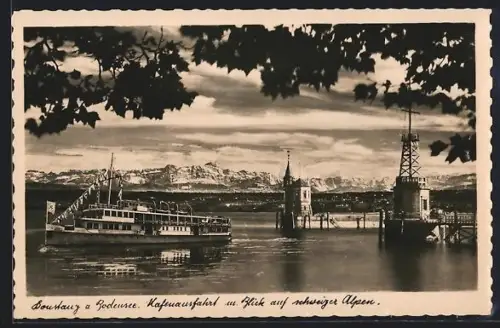 AK Konstanz a. Bodensee, Hafenausfahrt, Blick auf Schweizer Alpen