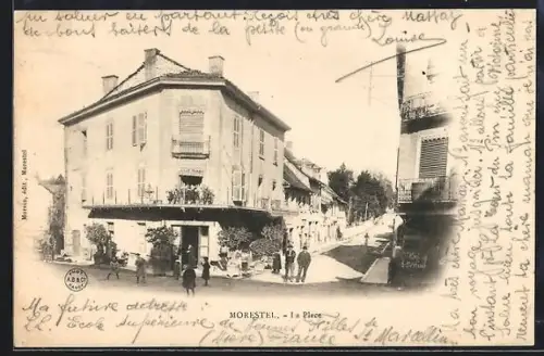 AK Morestel, La Place avec coin animé et bâtiments anciens