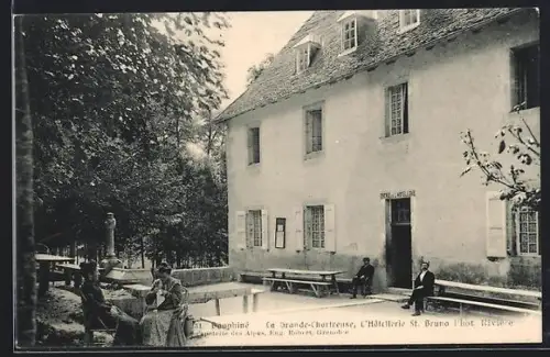 AK La Grande-Chartreuse, L`Hostellerie St. Bruno avec visiteurs se reposant dans le jardin