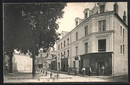 AK Château-du-Loir /Sarthe, Un coin de la Place de l`Hôtel-de-Ville