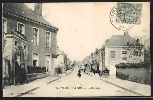 AK Château-du-Loir, Portaveau, Rue animée avec charrette et passants