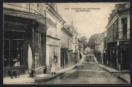 AK Château-du-Loir /Sarthe, Rue Nationale animée avec des commerces et passants