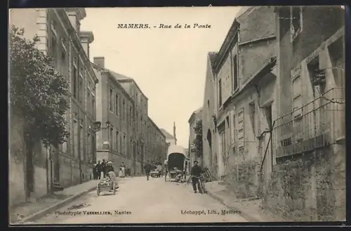 AK Mamers, Rue de la Poste avec charrettes et passants