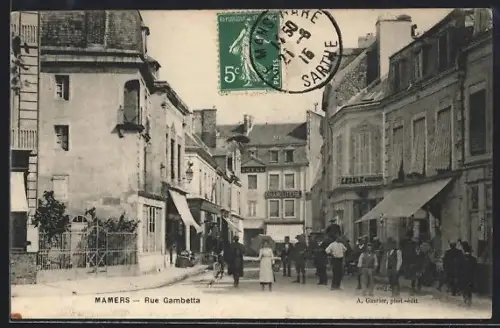 AK Mamers, Rue Gambetta animée avec passants et boutiques
