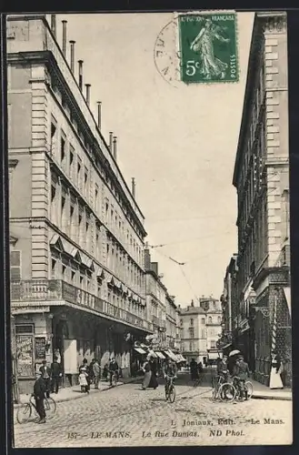 AK Le Mans, La Rue Dumas animée avec piétons et cyclistes