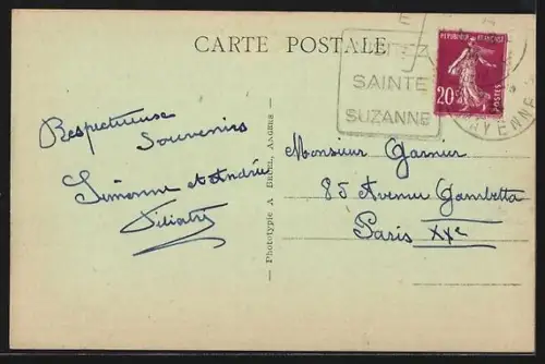 AK Sainte-Suzanne /Mayenne, Vue générale de la forteresse sur la colline rocheuse