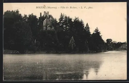 AK Bouère /Mayenne, Villa des Rochers surplombant la rivière