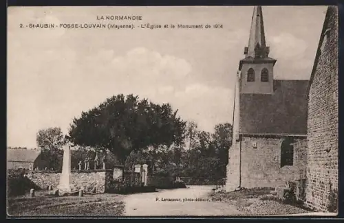 AK St-Aubin-Fosse-Louvain /Mayenne, L`Église et le Monument de 1914