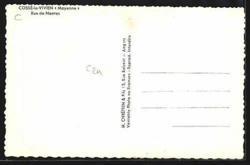 AK Cossé-le-Vivien /Mayenne, Rue de Nantes avec café et commerces