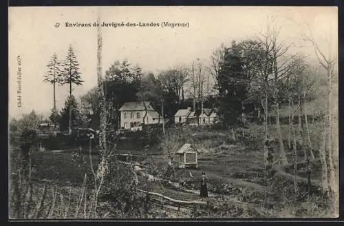 AK Juvigné-des-Landes /Mayenne, Vue des maisons entourées de forêt et campagne verdoyante