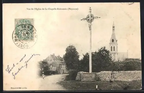 AK La Chapelle-Rainsouin /Mayenne, Vue de l`Église et croix monumentale