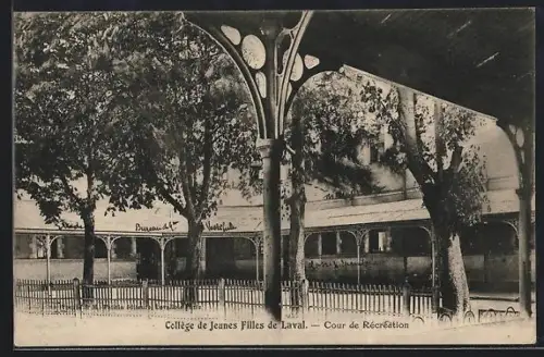 AK Laval, Cour de Récréation du Collège de Jeunes Filles