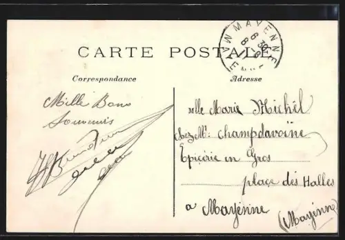 AK St-Fraimbault-de-Lassay, Communauté avec jardin à l`avant