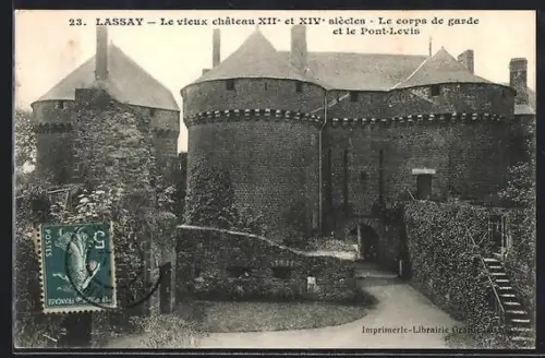 AK Lassay, Le vieux château XIIe et XIVe siècles, Le corps de garde et le Pont-Levis