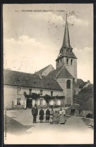 AK Chemeré-le-Roi /Mayenne, L`Église et les habitants sur la place du village