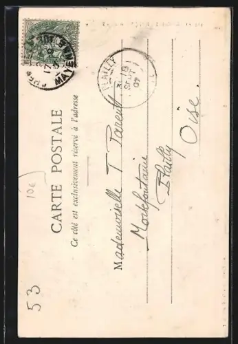 AK Chemeré-le-Roi /Mayenne, L`Église et les habitants sur la place du village