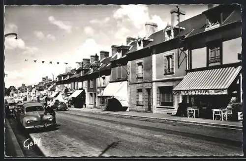 AK Pré-en-Pail /Mayenne, Rue Aristide-Briand avec commerces et voitures